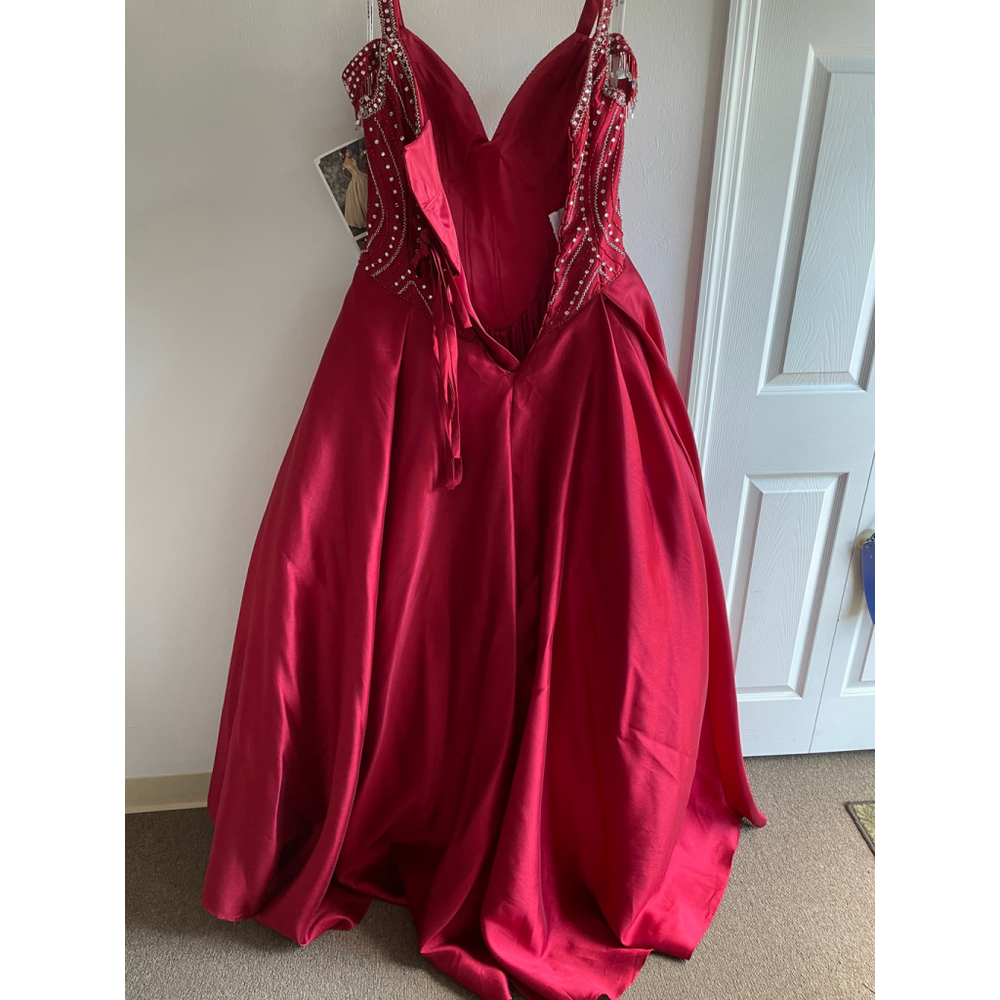 Women's Mary's Quinceanera Gown Size 10 Red - Picture 5 of 5